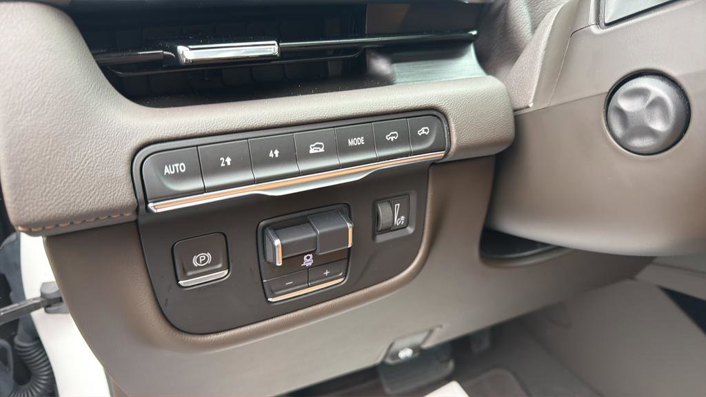 Certified 2023 Cadillac Escalade Sport w/ Touring Package image 28