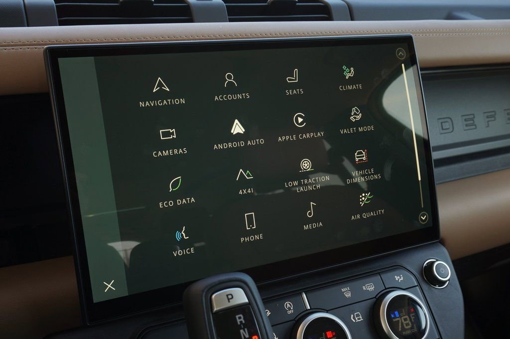 New 2026 Land Rover Defender 130 X-Dynamic SE image 21