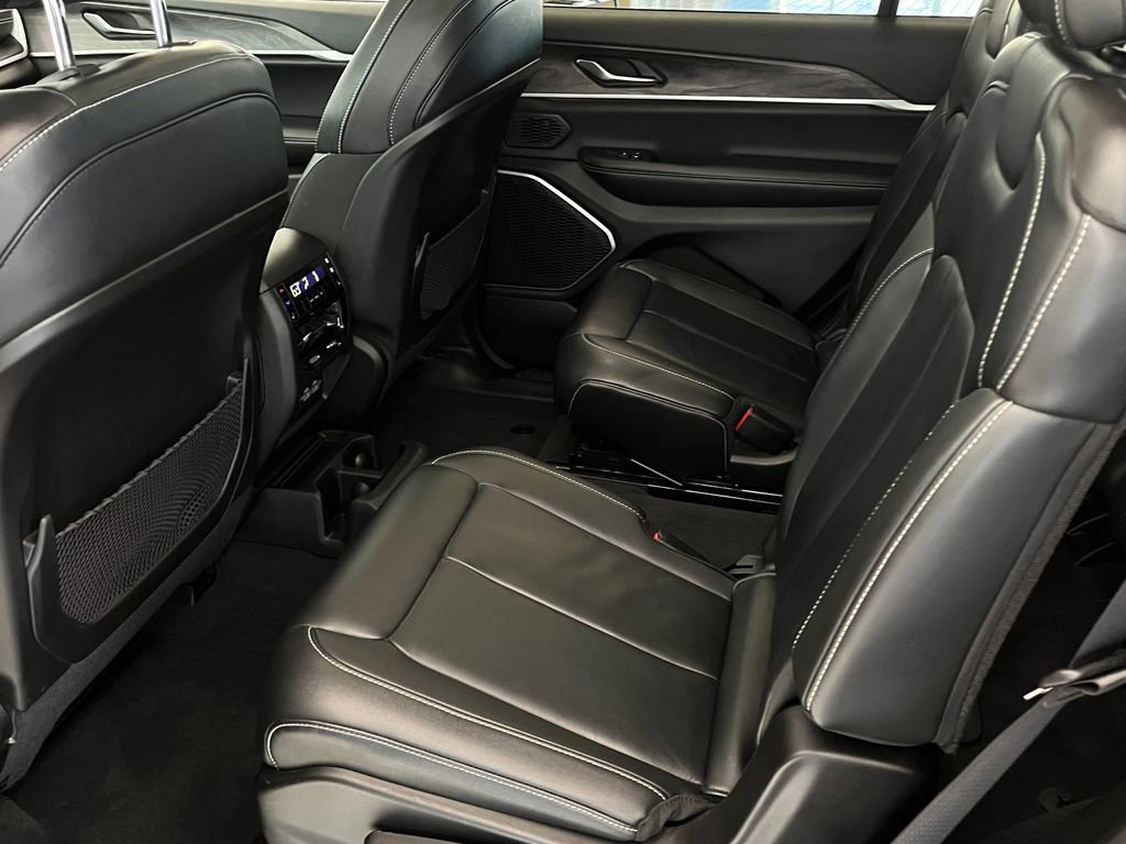 Used 2022 Jeep Grand Cherokee L Limited image 31