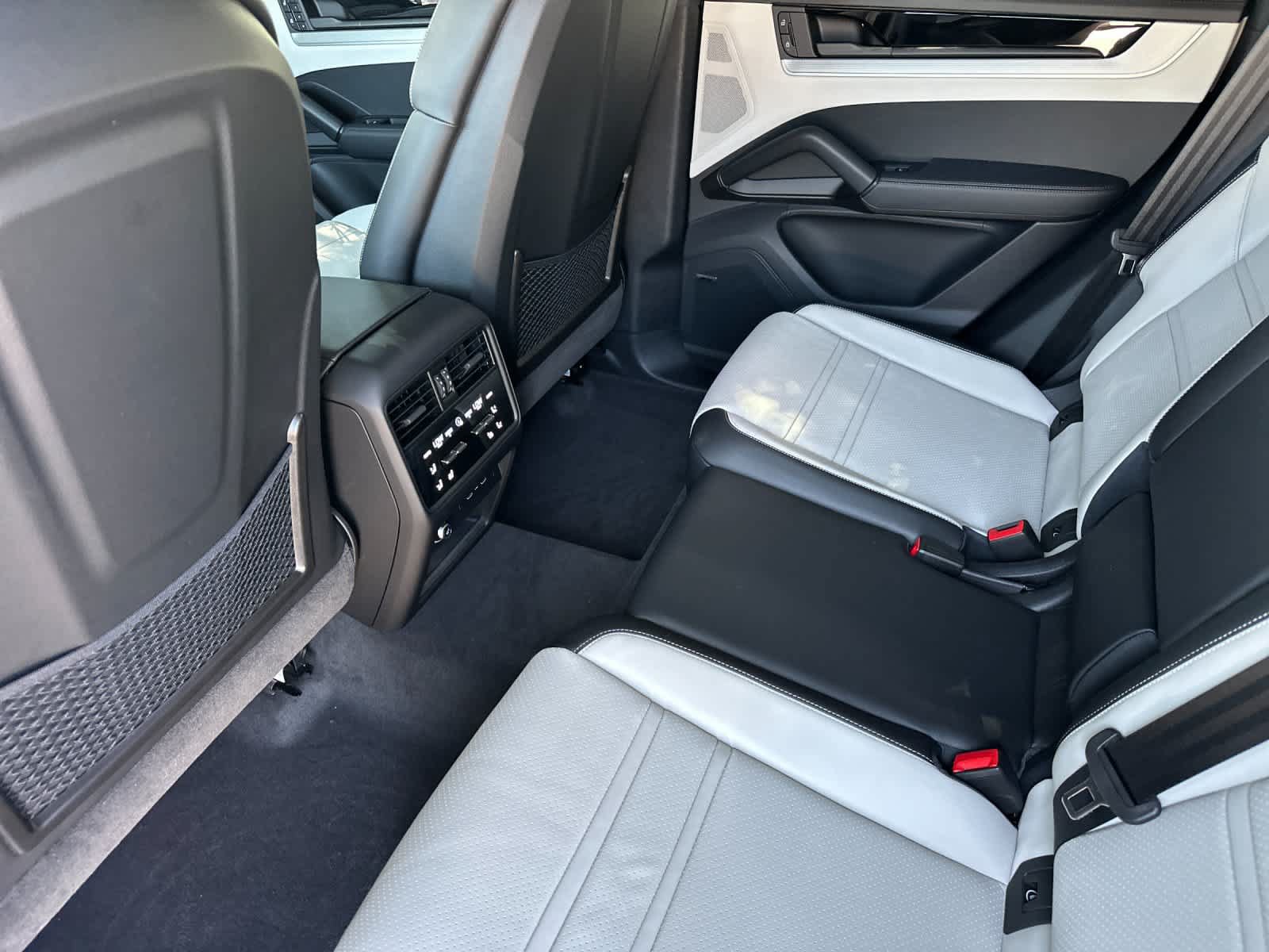 New 2026 Porsche Cayenne Coupe AWD/4WD image 13