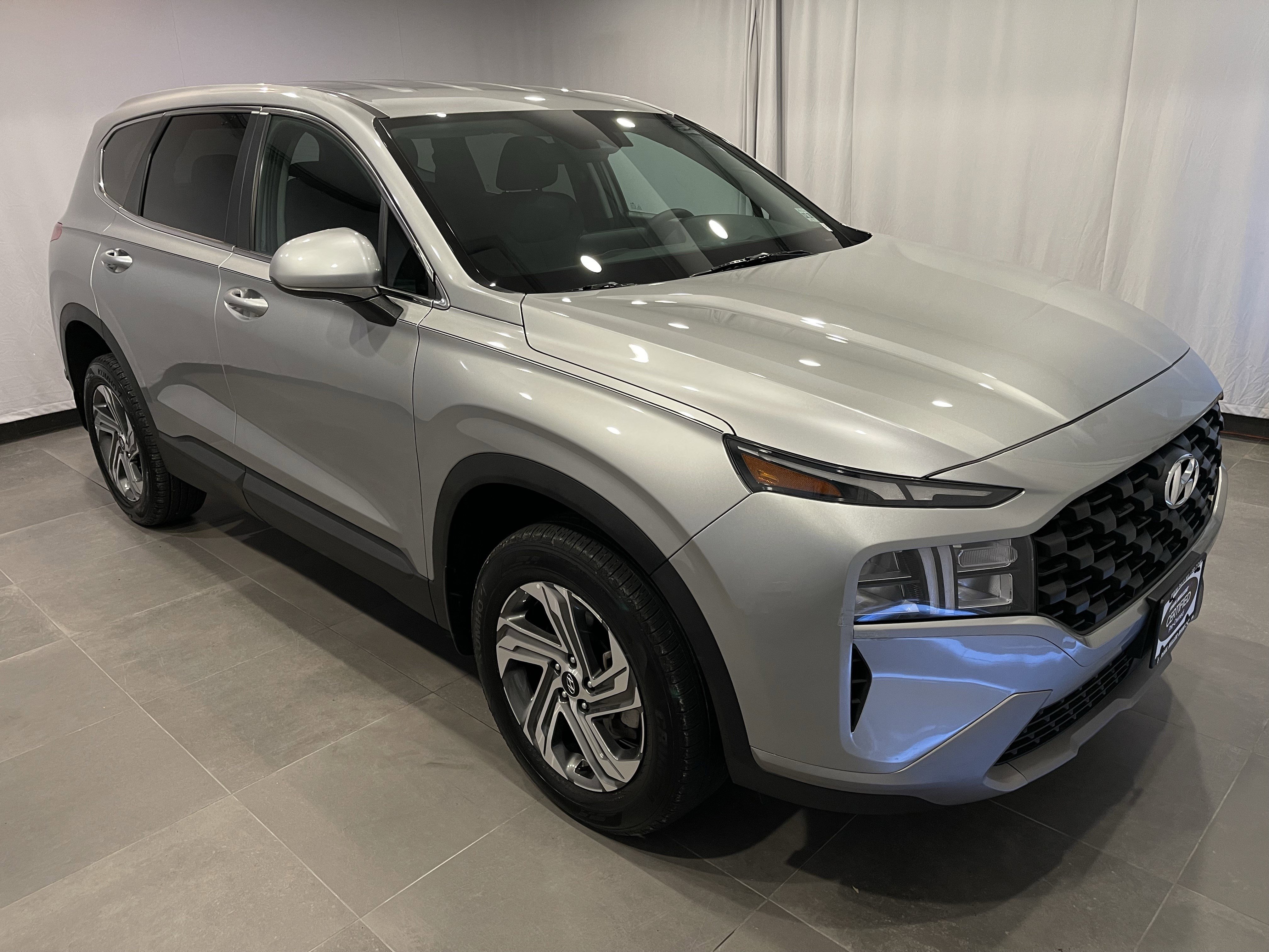 Used 2023 Hyundai Santa Fe SE image 3