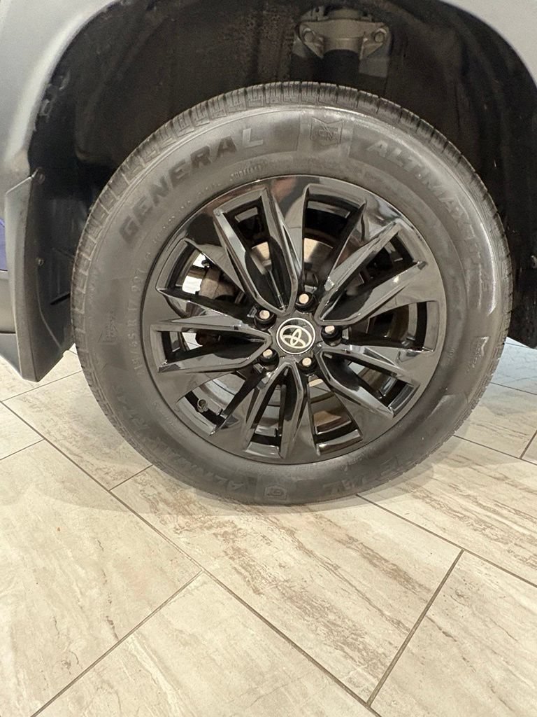 Used 2022 Toyota Corolla Cross LE AWD/4WD image 8