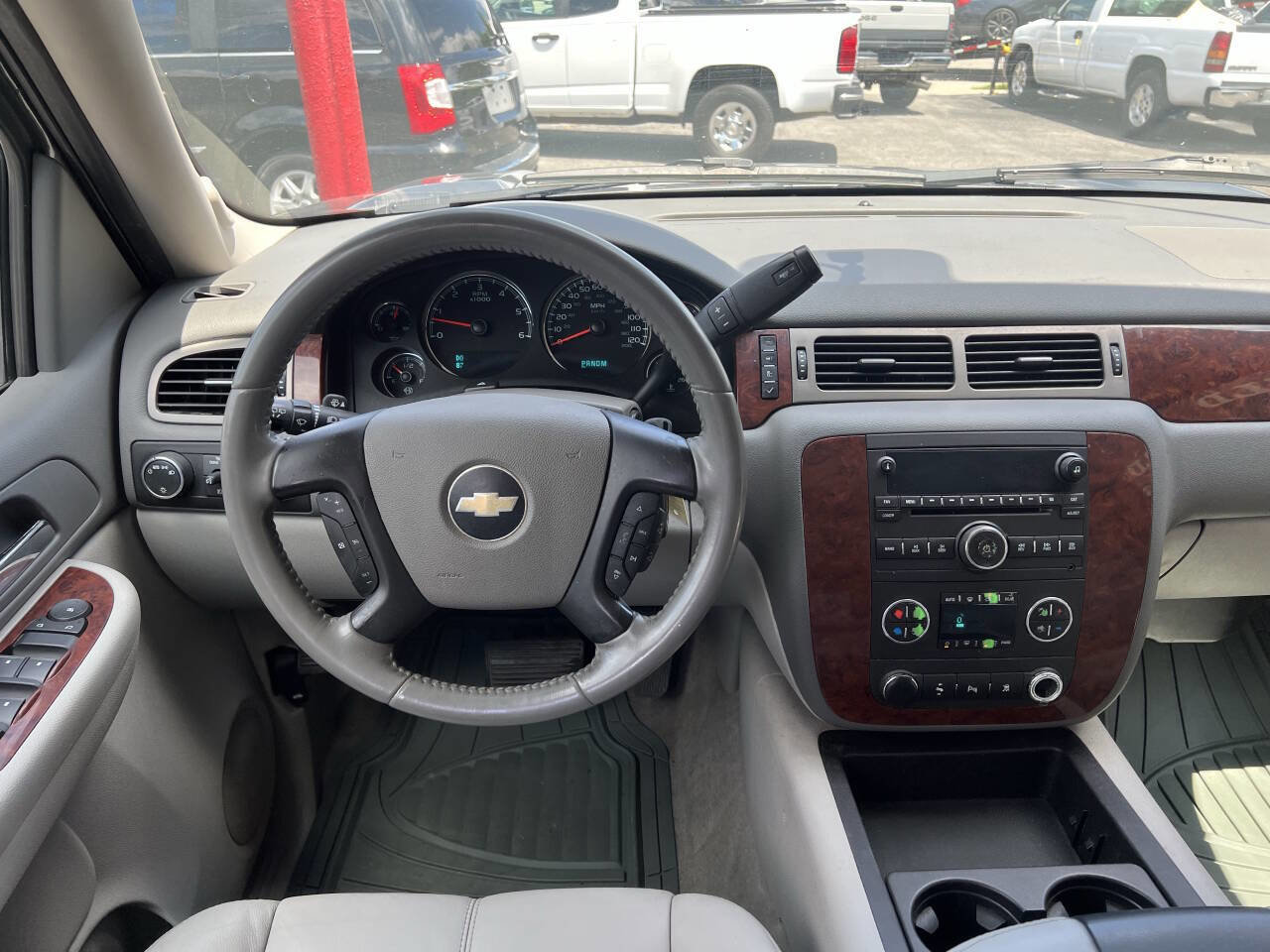 Used 2009 Chevrolet Suburban LT image 11