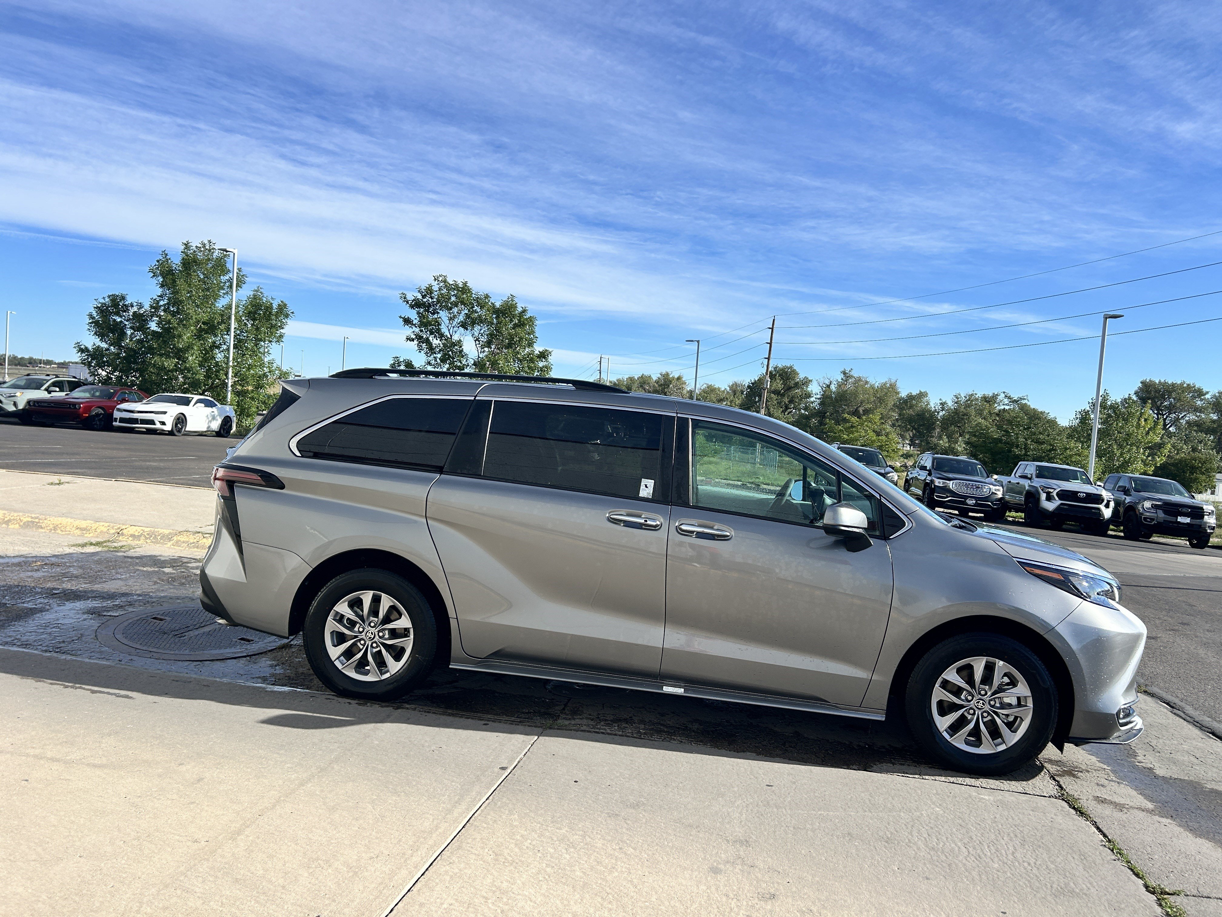 Used 2026 Toyota Sienna XLE AWD/4WD image 6