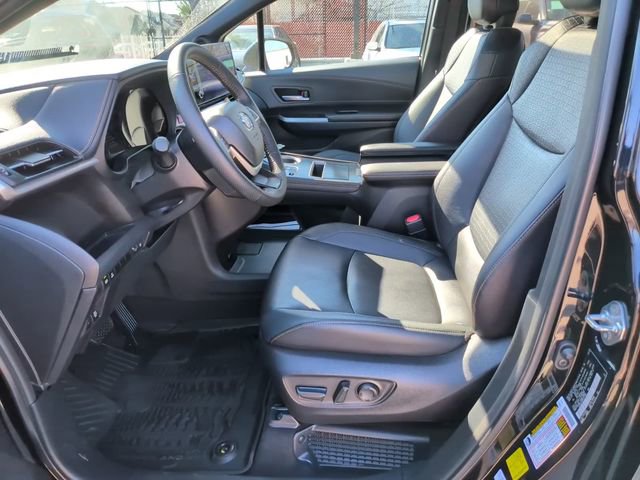 Used 2025 Toyota Sienna XLE Woodland Edition image 19