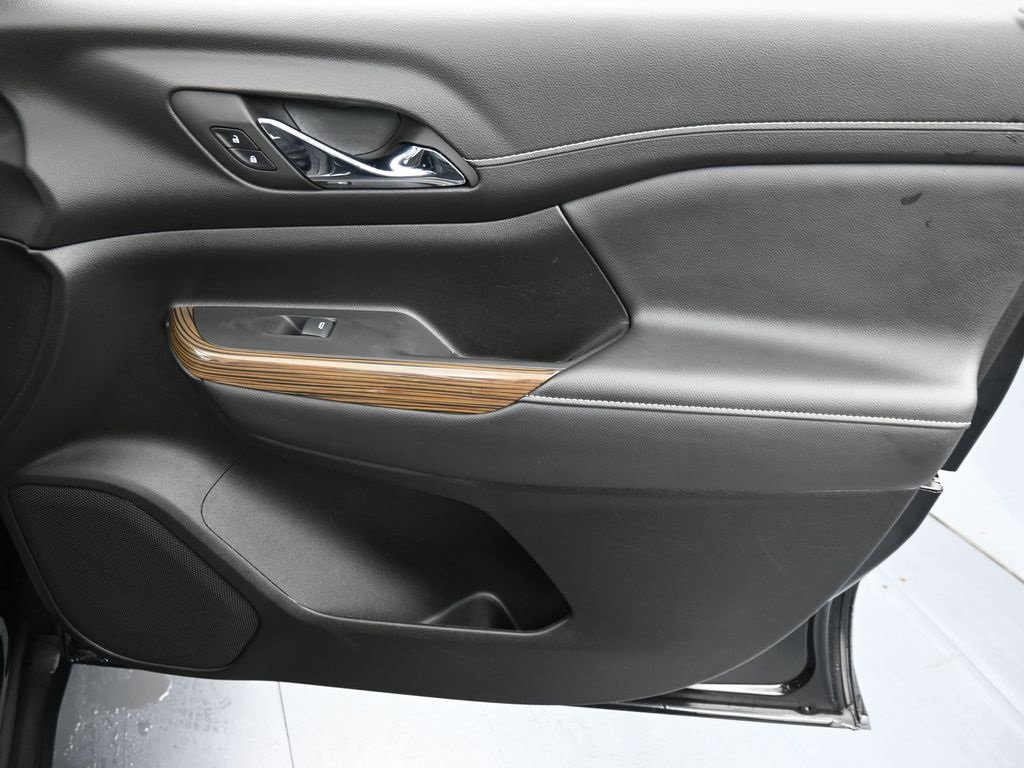 Used 2023 GMC Acadia SLE w/ Driver Convenience Package image 20