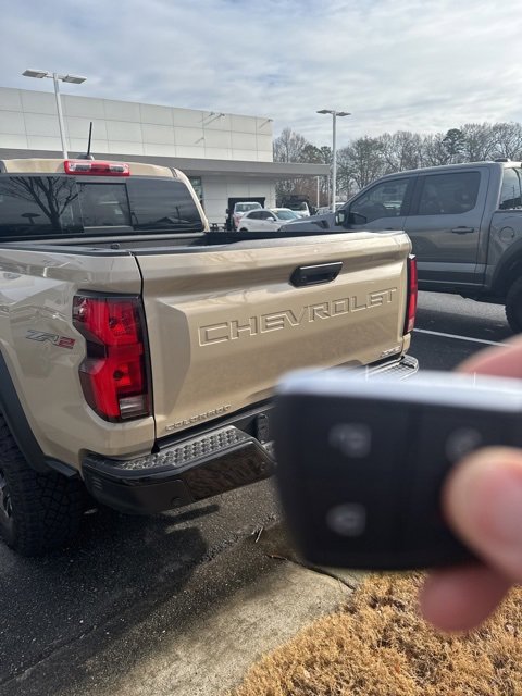 Used 2024 Chevrolet Colorado ZR2 w/ Technology Package image 7