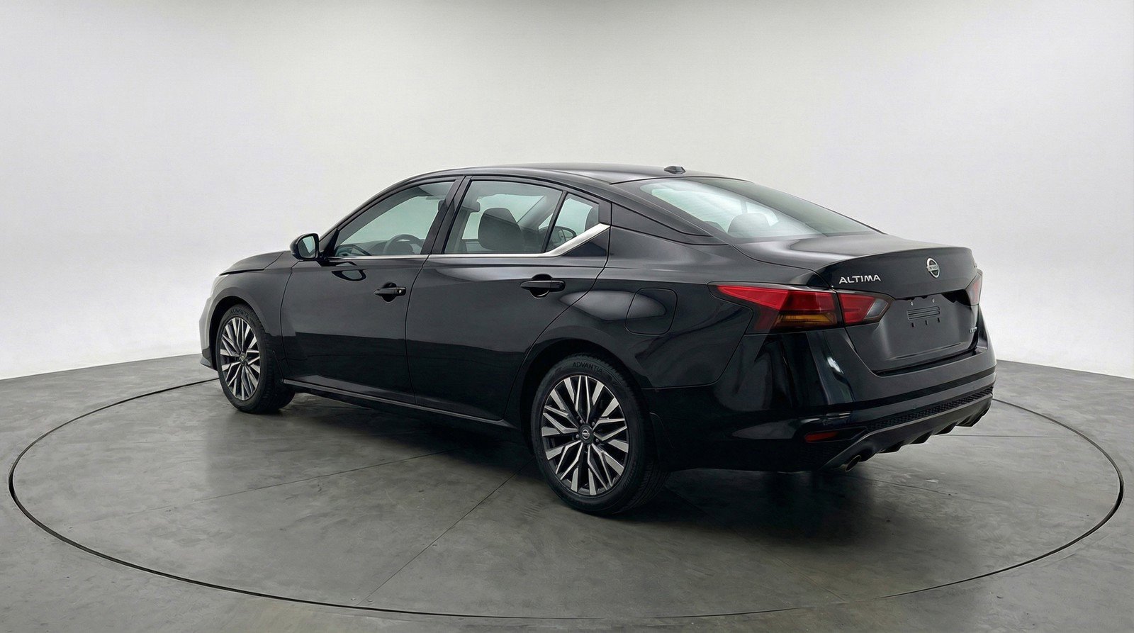 Used 2025 Nissan Altima 2.5 SV FWD image 6