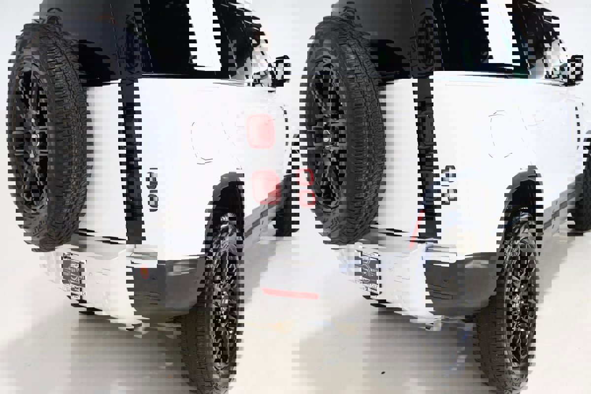 Used 2025 Land Rover Defender 110 S image 9