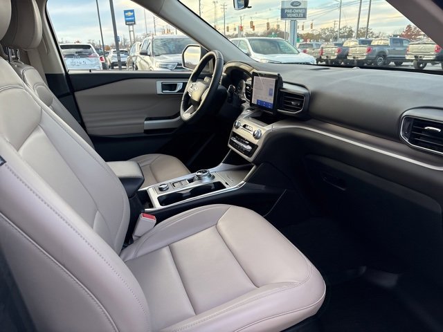 Used 2023 Ford Explorer XLT w/ Equipment Group 202A image 13