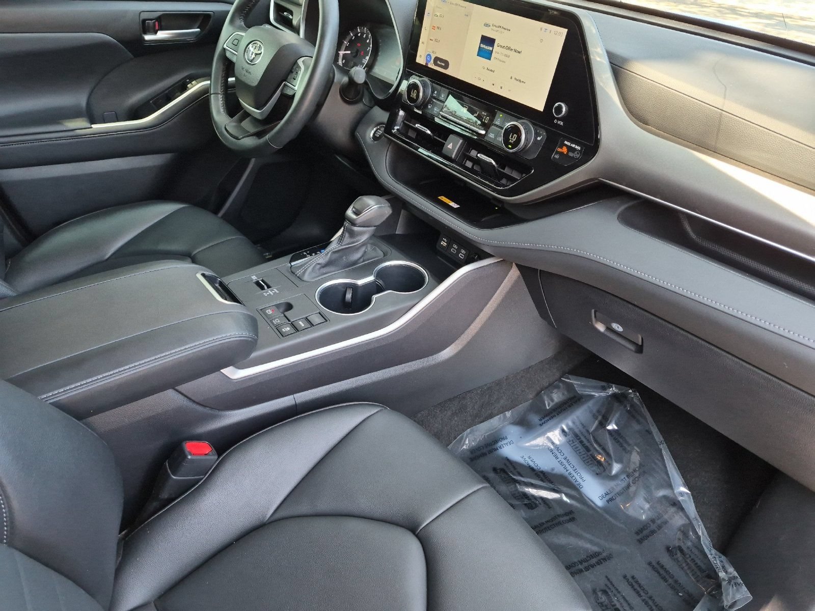 Used 2023 Toyota Highlander XLE FWD image 16