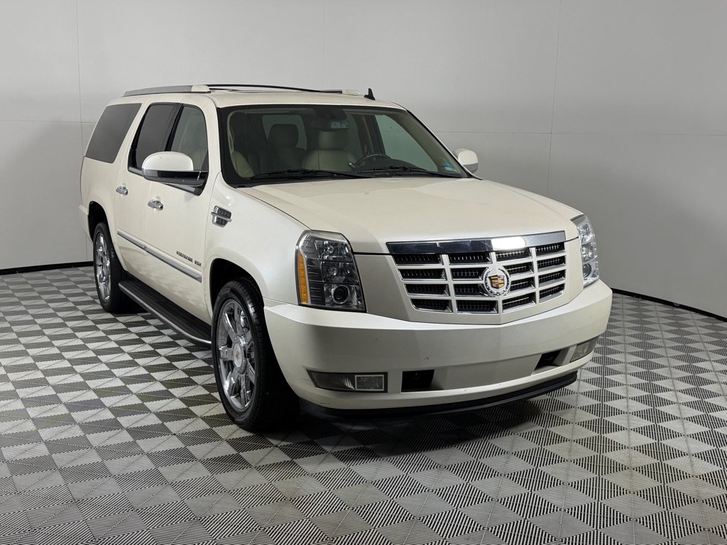Used 2013 Cadillac Escalade ESV Luxury RWD image 3