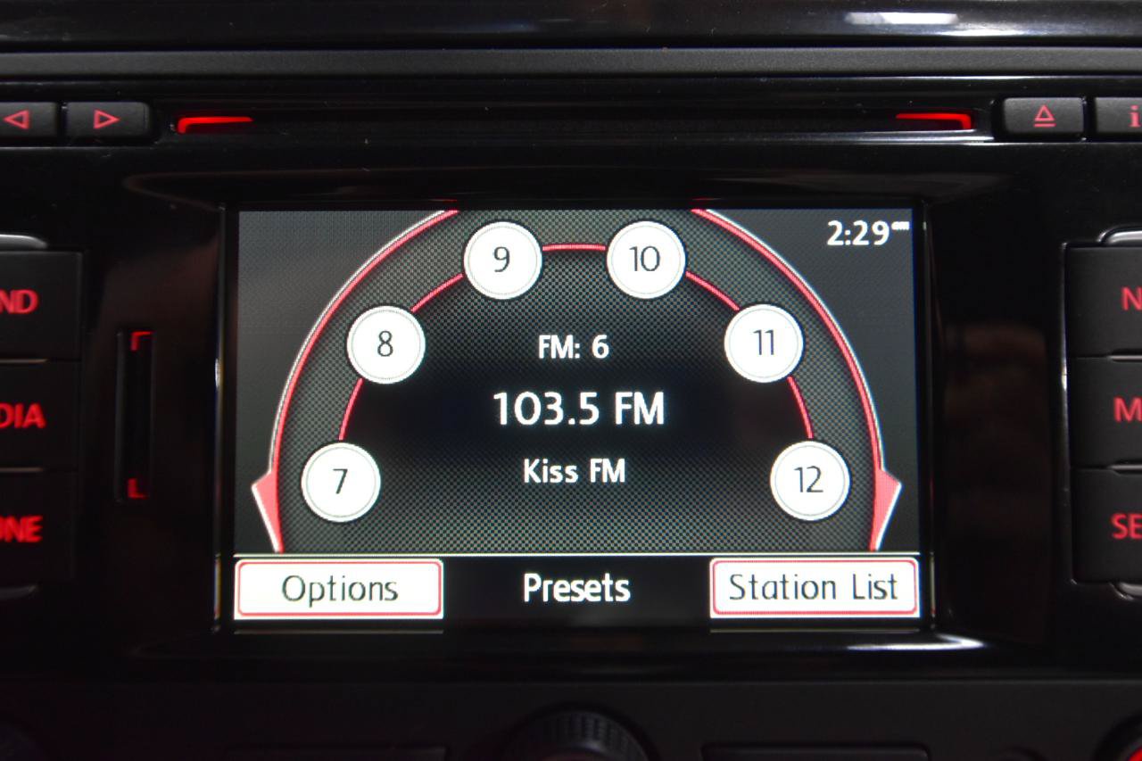 Used 2015 Volkswagen Beetle 1.8T Classic FWD image 19
