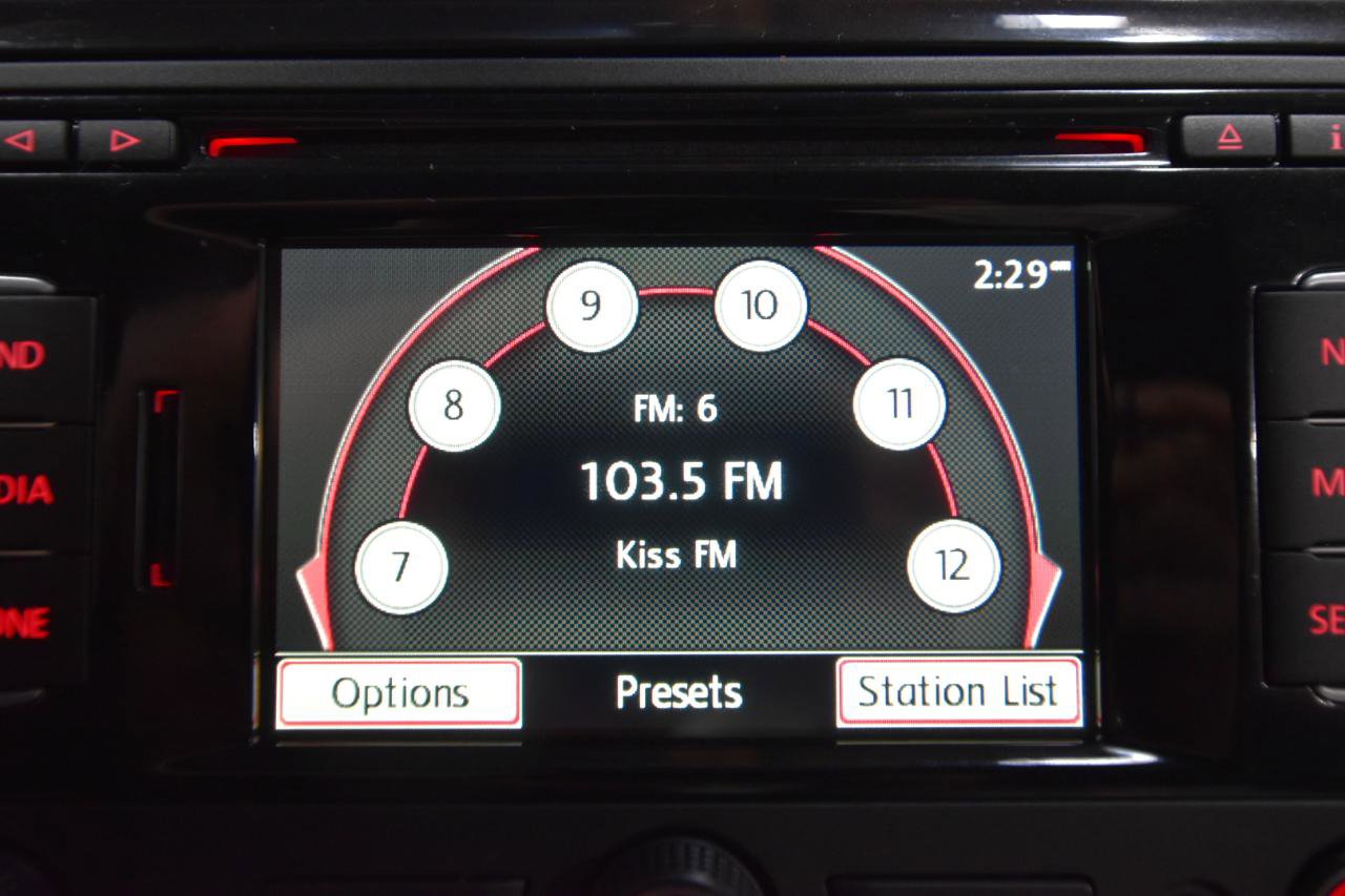 Used 2015 Volkswagen Beetle 1.8T Classic FWD image 19