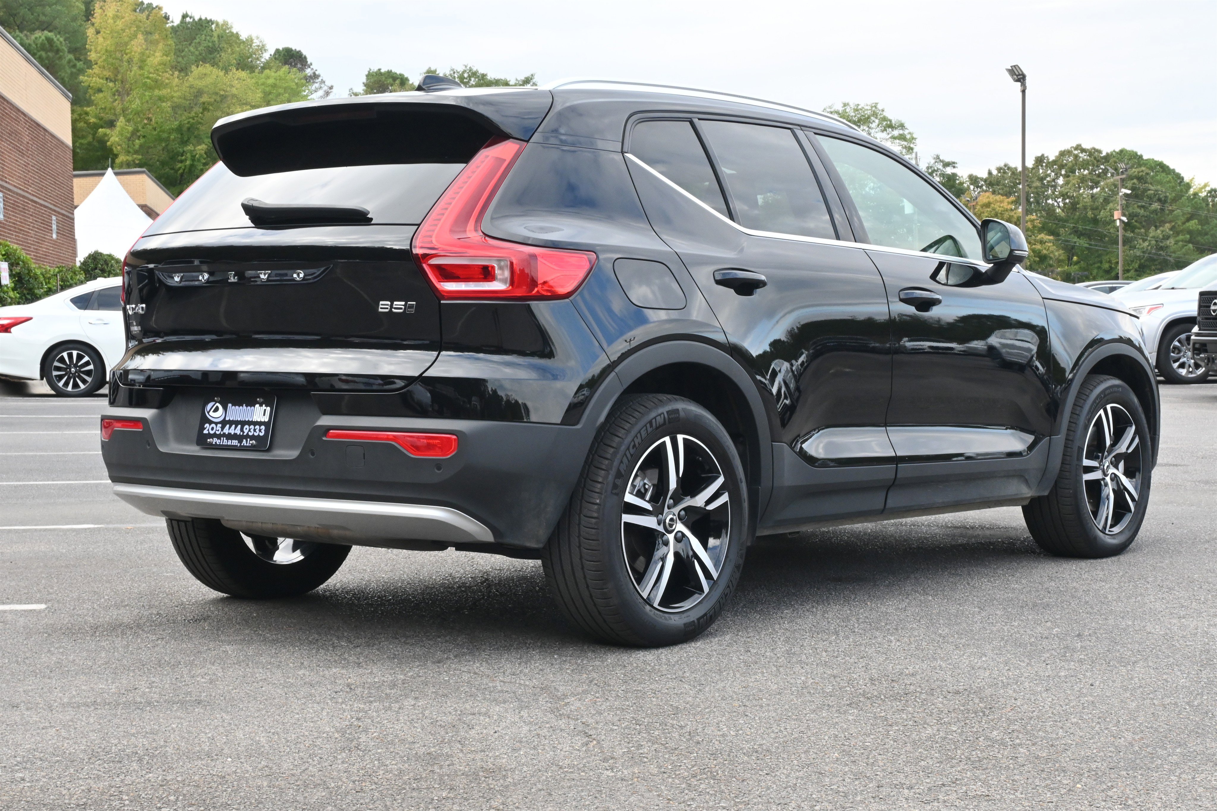 Used 2025 Volvo XC40 B5 Core image 9
