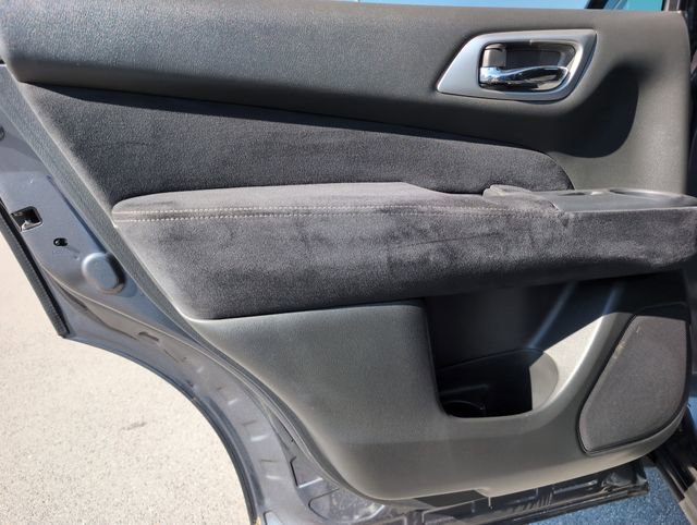 Used 2013 Nissan Pathfinder SV image 30