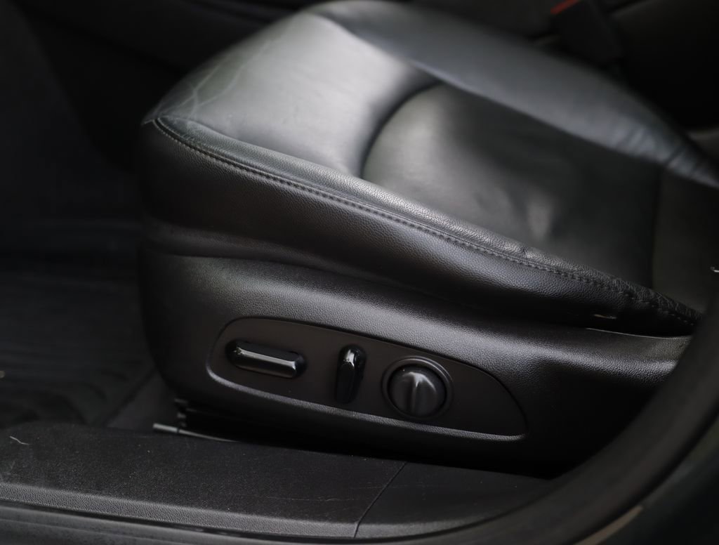 Used 2017 Chevrolet Malibu Premier w/ Premier Sun and Wheel Package FWD image 20