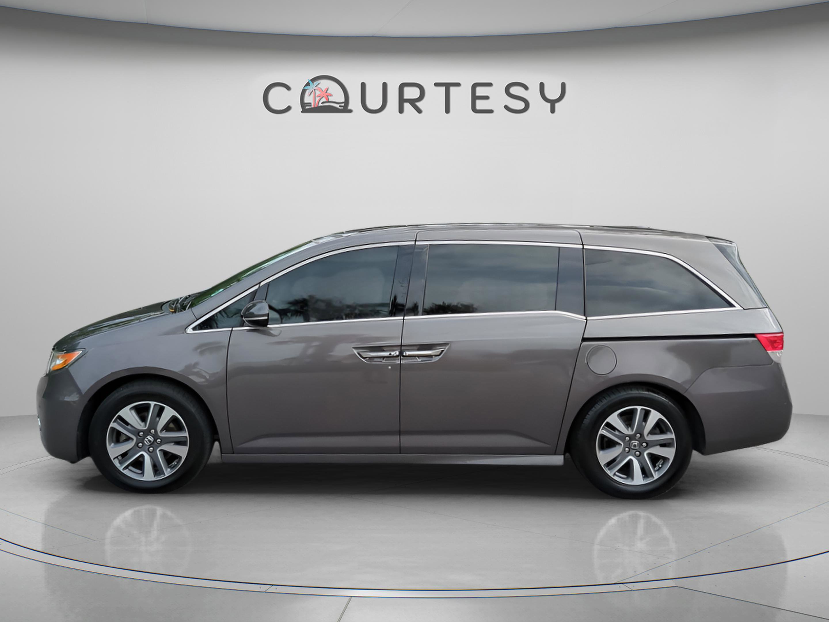 Used 2017 Honda Odyssey Touring image 4