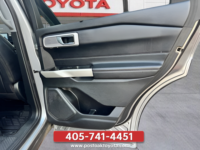 Used 2021 Ford Explorer Limited w/ Equipment Group 301A AWD/4WD image 18
