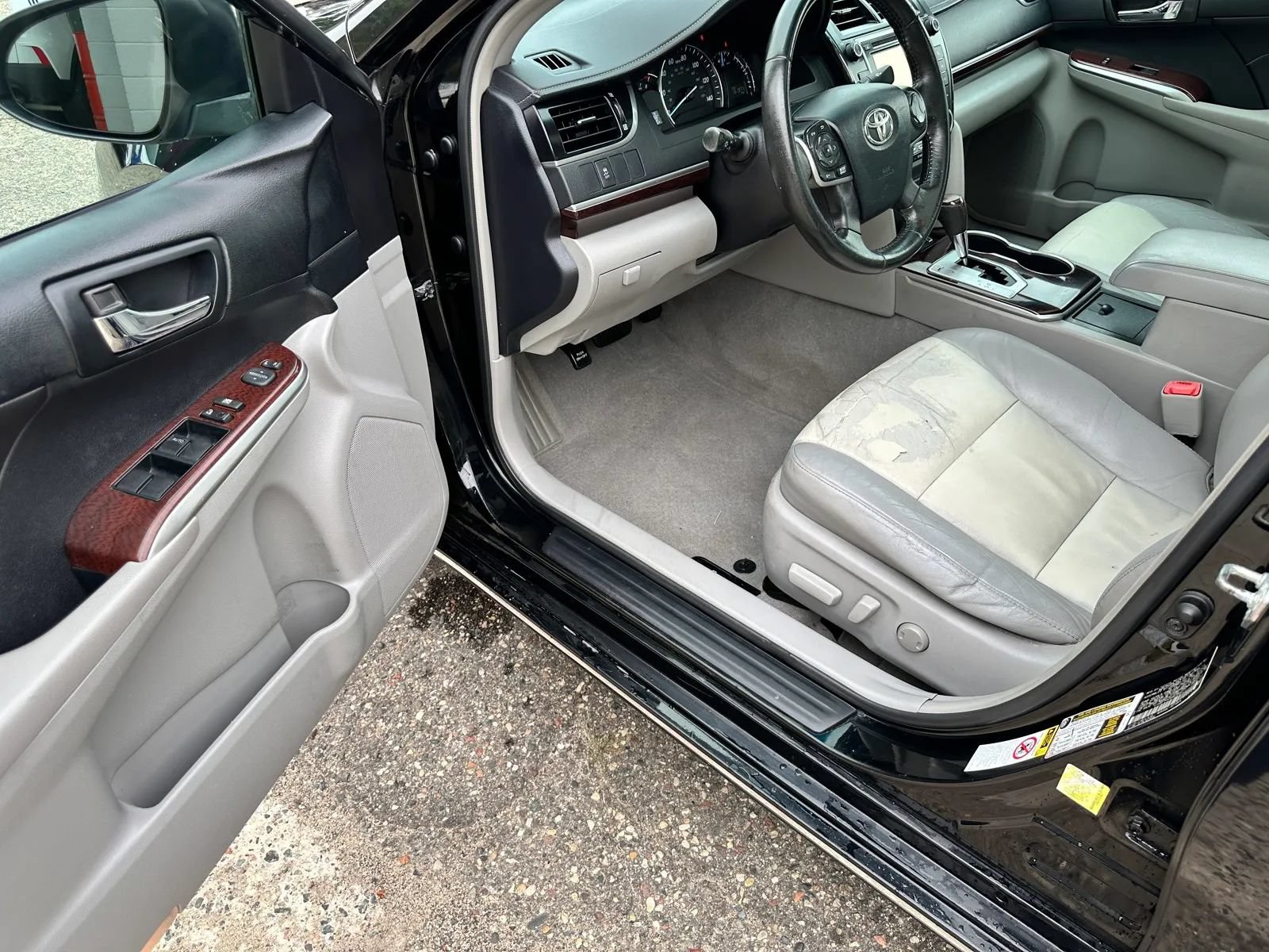 Used 2013 Toyota Camry XLE w/ Leather Pkg FWD image 9