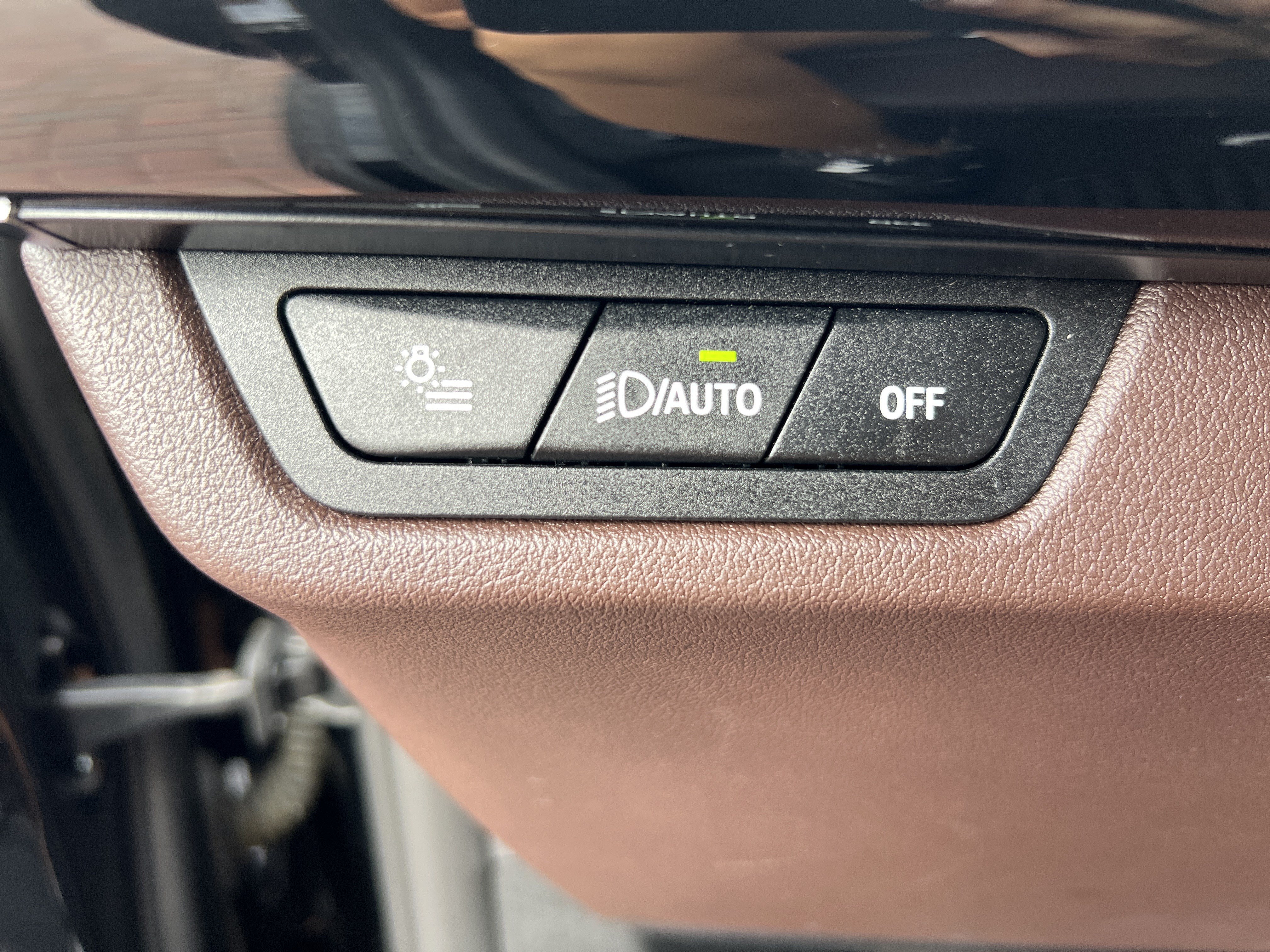 Certified 2025 BMW X2 xDrive28i AWD/4WD image 35