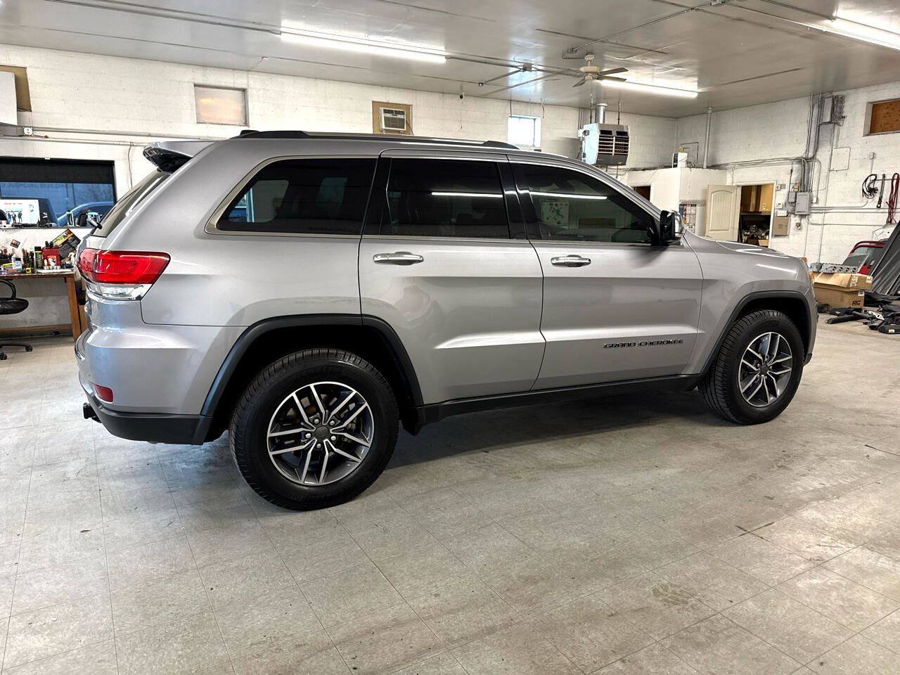 Used 2019 Jeep Grand Cherokee Limited image 4