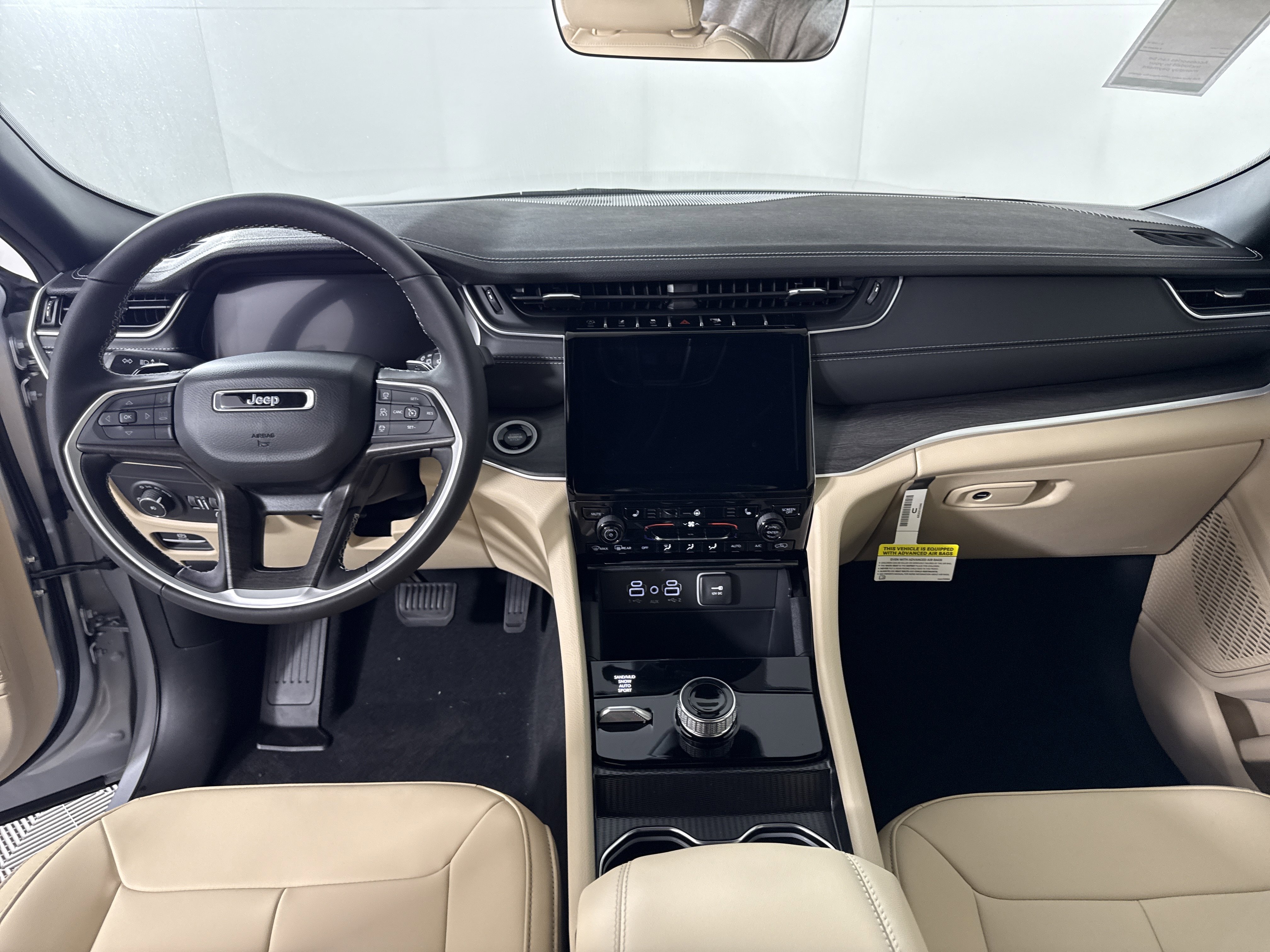 New 2025 Jeep Grand Cherokee Limited w/ Trailer Tow Package image 12