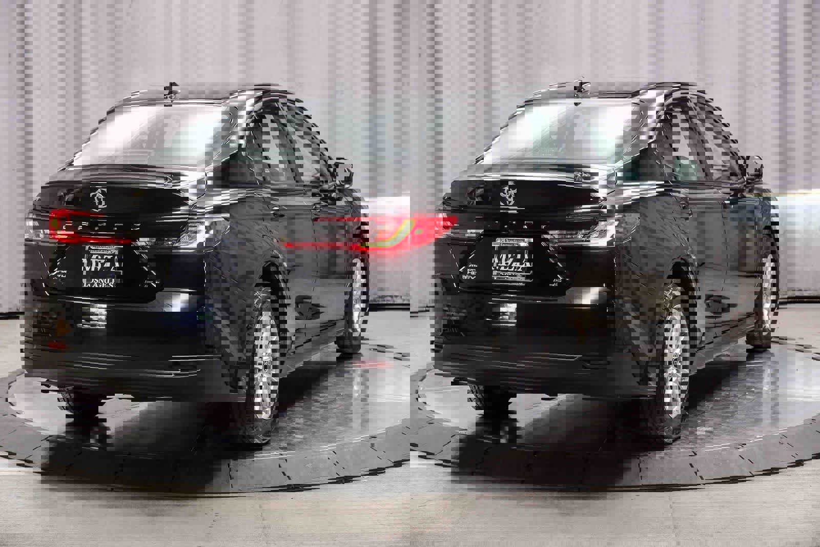 Used 2025 Toyota Camry LE w/ Convenience Package image 4