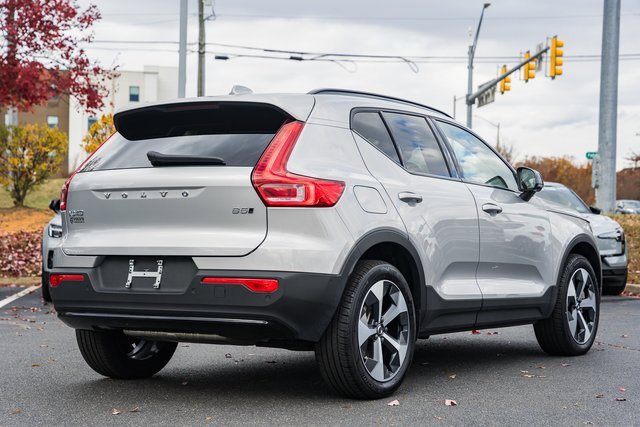 Used 2024 Volvo XC40 B5 Plus w/ Protection Package Premier image 5