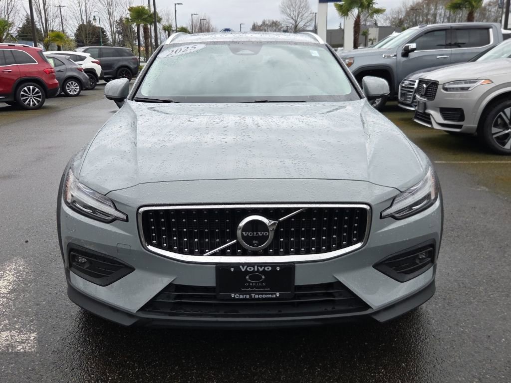 Certified 2025 Volvo V60 B5 Cross Country Plus image 11