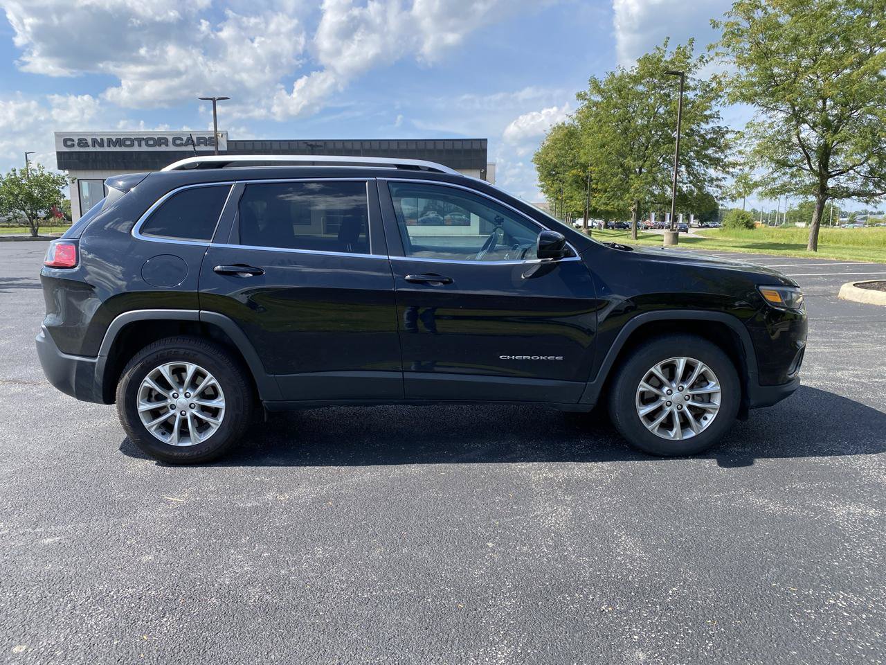 Used 2019 Jeep Cherokee Latitude w/ Popular Appearance Group AWD/4WD image 4