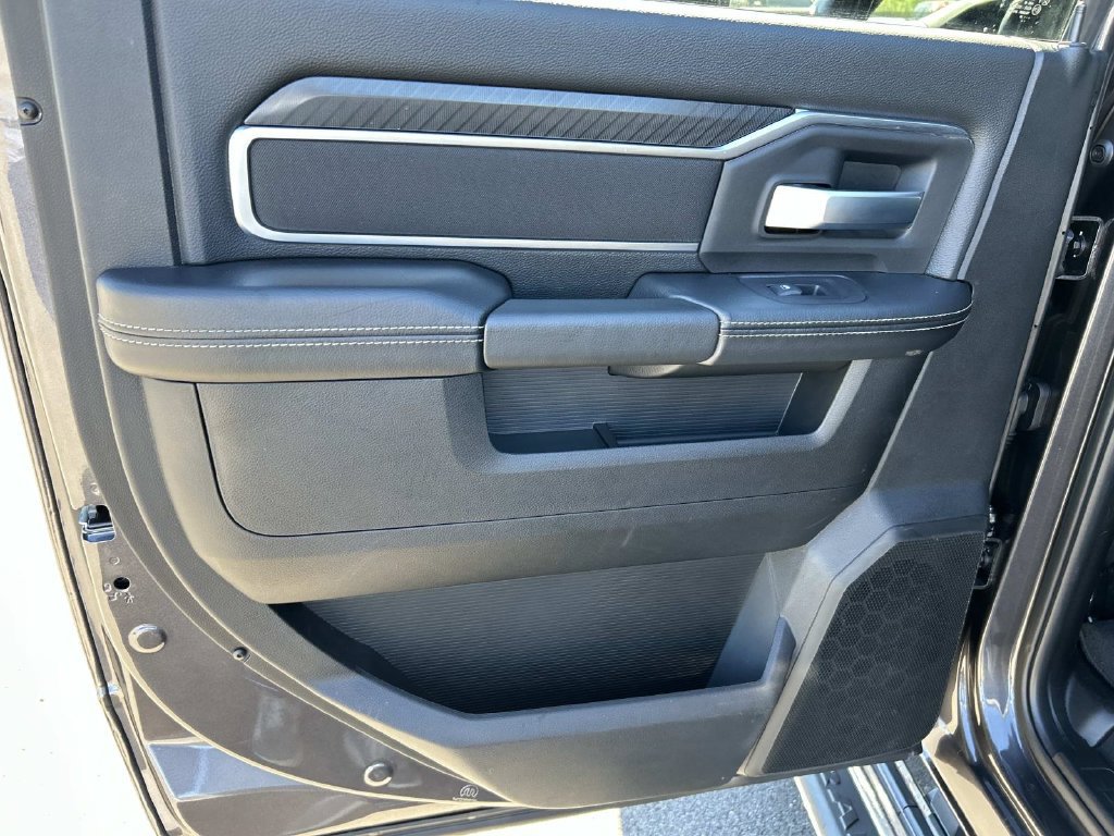 Used 2025 RAM 2500 Big Horn AWD/4WD image 12
