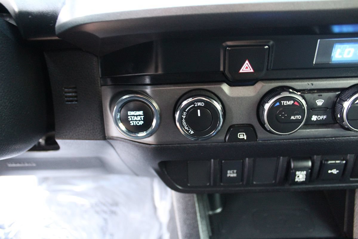Used 2021 Toyota Tacoma TRD Sport AWD/4WD image 31