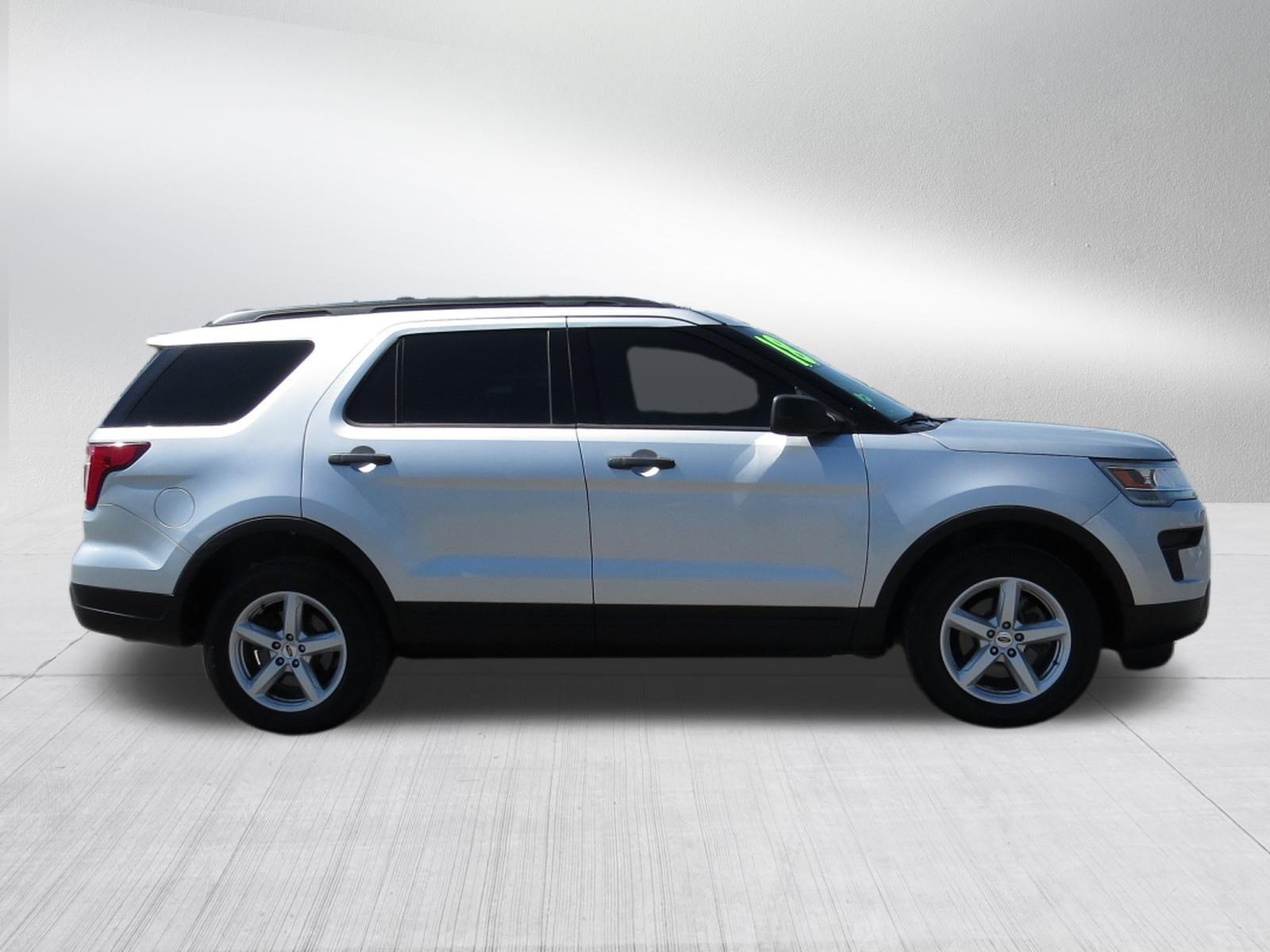 Used 2018 Ford Explorer 4WD image 2