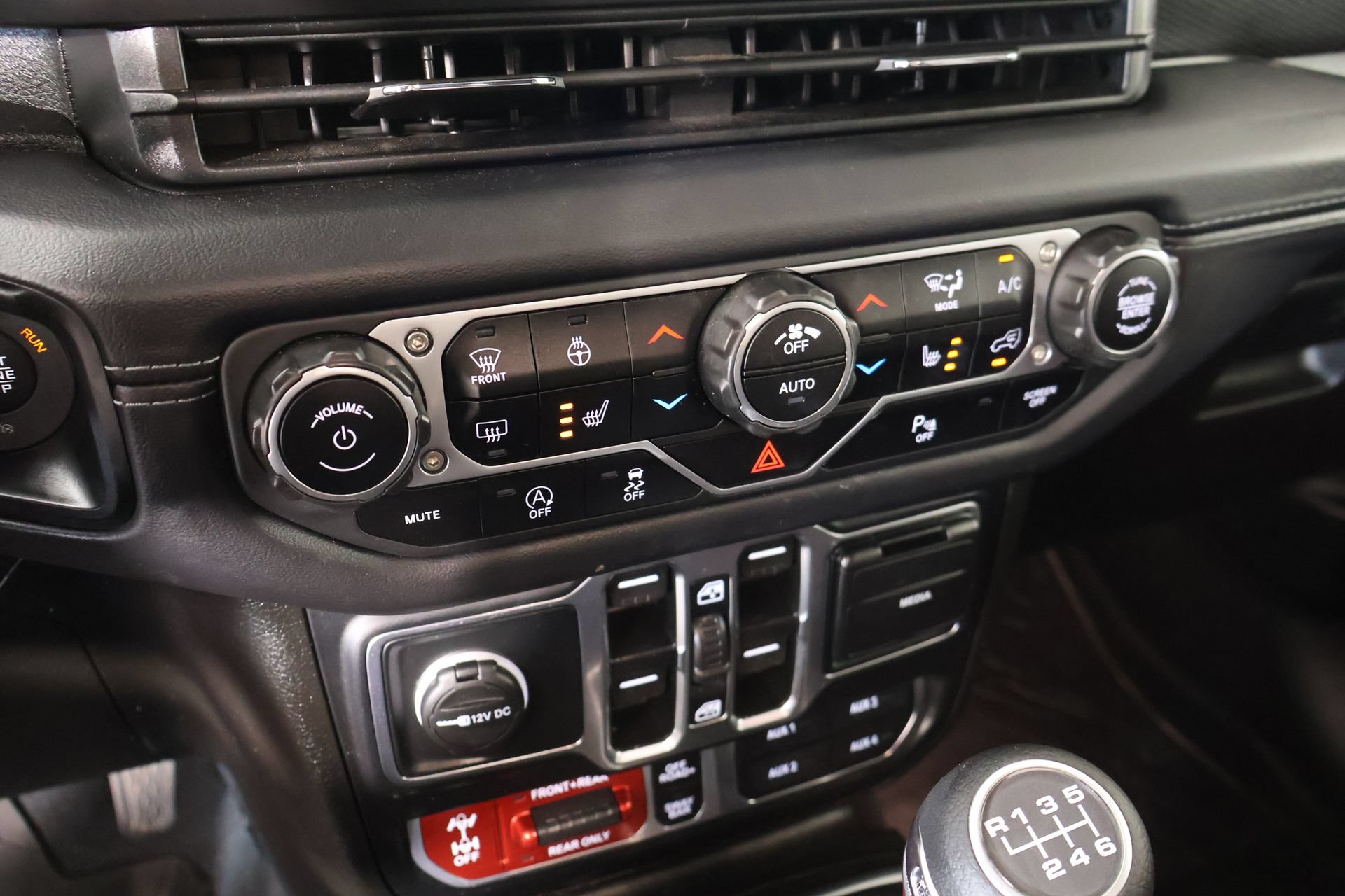 Used 2024 Jeep Gladiator Rubicon AWD/4WD image 8