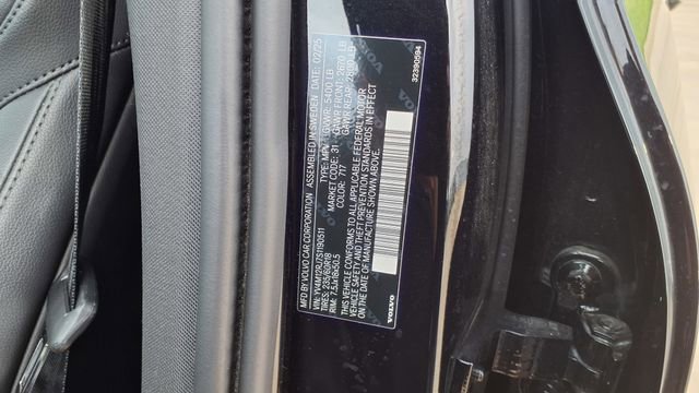 Used 2025 Volvo XC60 B5 Core image 30