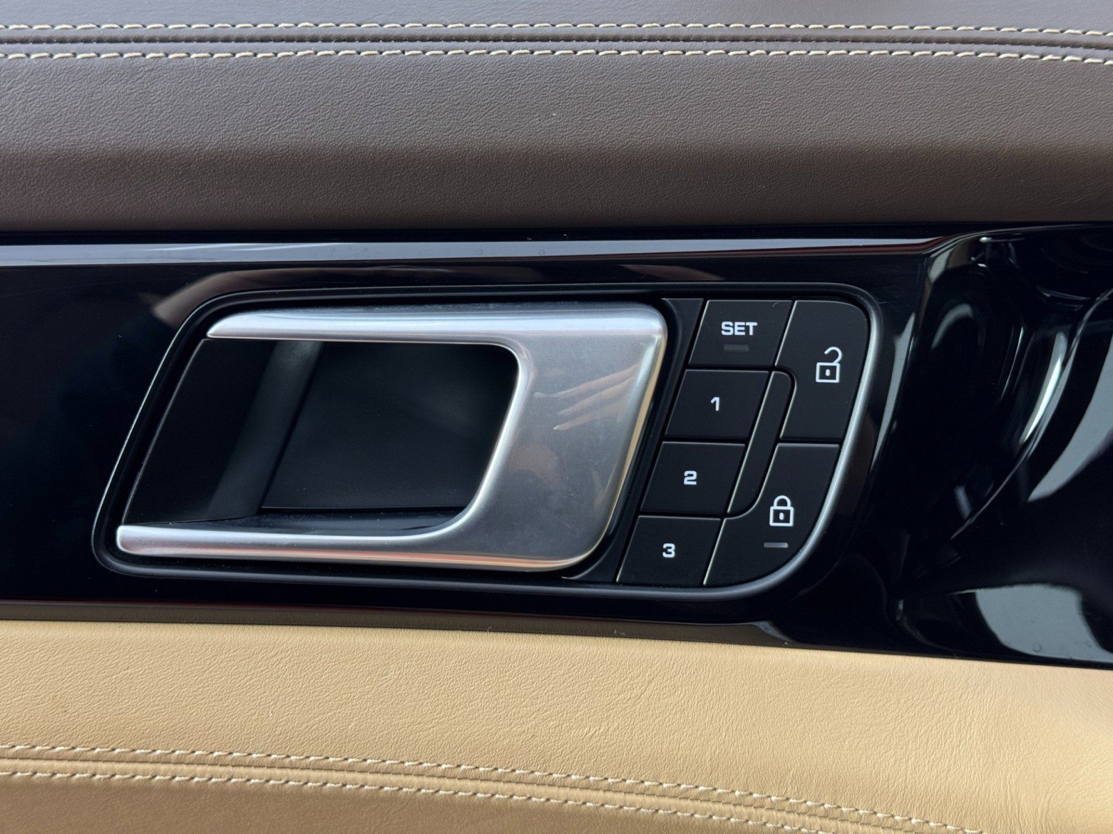 Used 2022 Porsche Panamera 4S Executive image 18