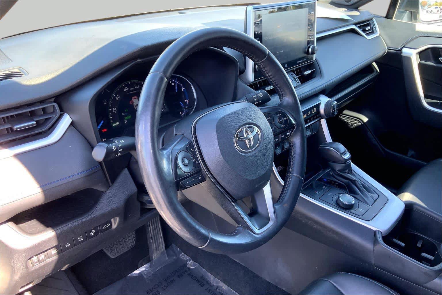 Used 2022 Toyota RAV4 XSE AWD/4WD image 17