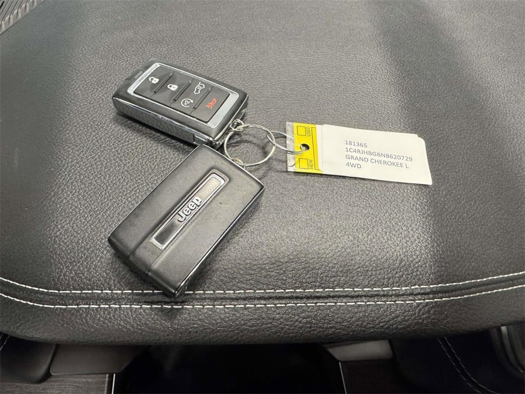 Used 2022 Jeep Grand Cherokee Limited image 31