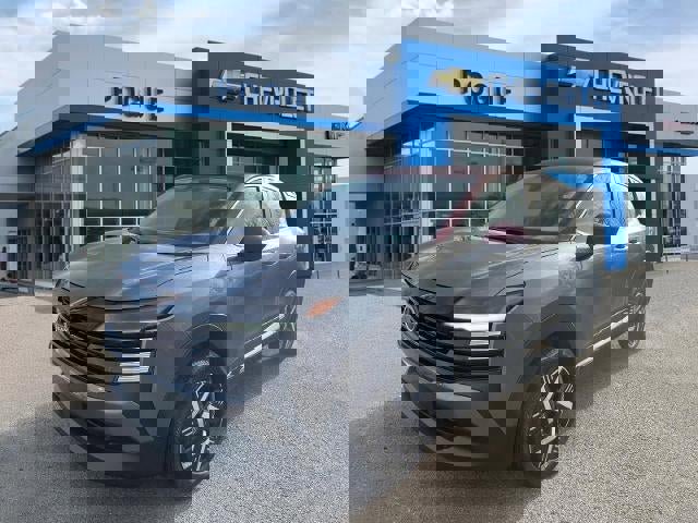 Used 2025 Nissan Kicks SV w/ Illumination Package image 4