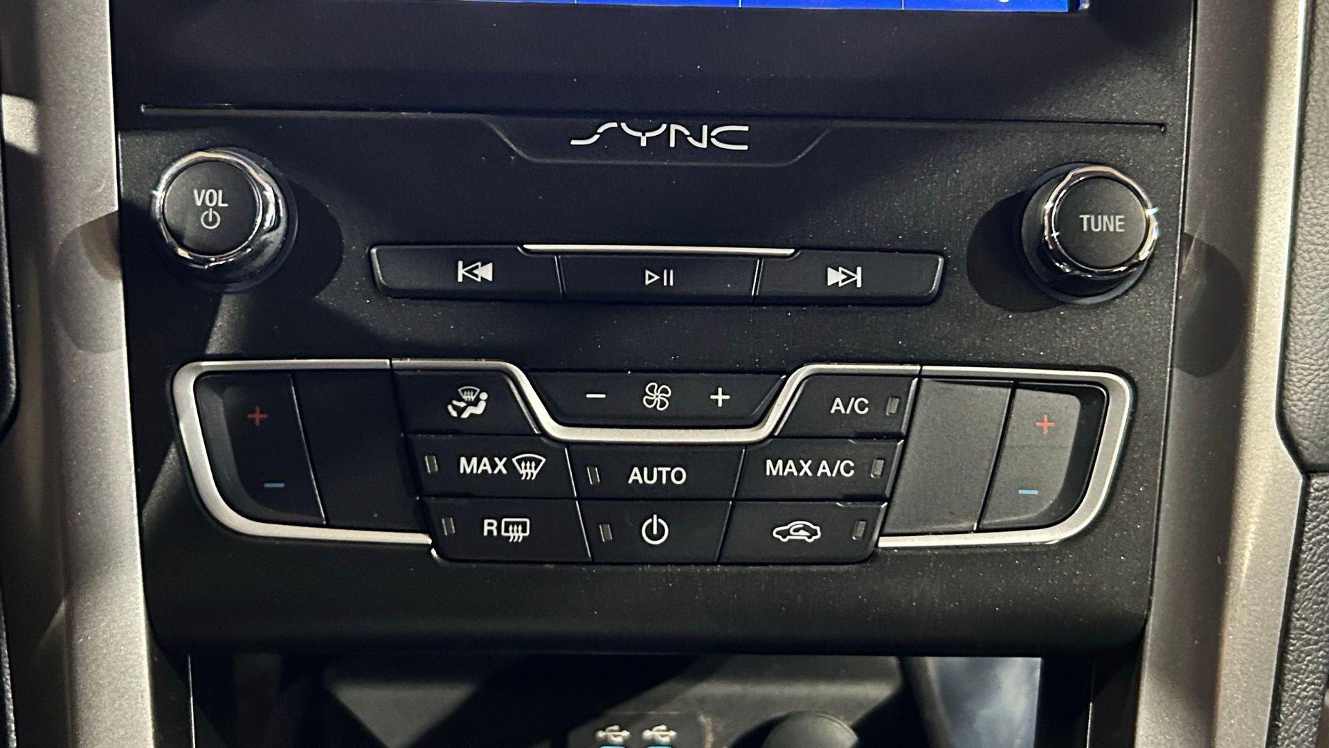 Used 2020 Ford Fusion SE FWD image 65