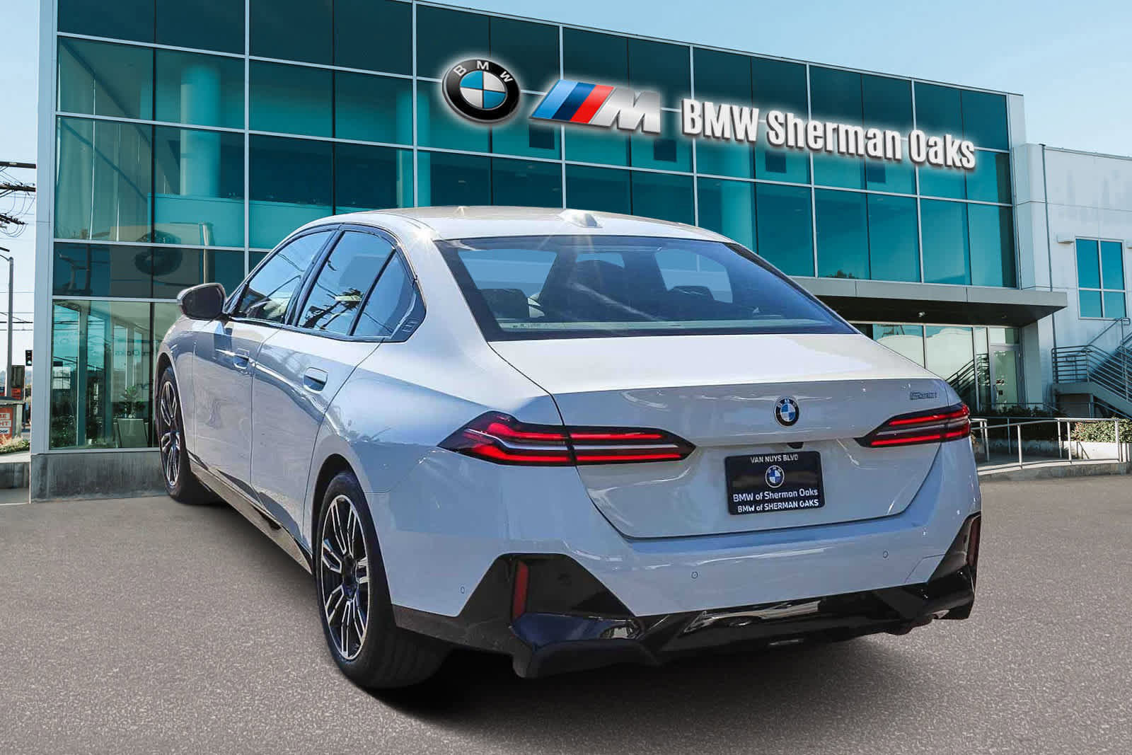 Used 2025 BMW 530i w/ M Sport Package image 6