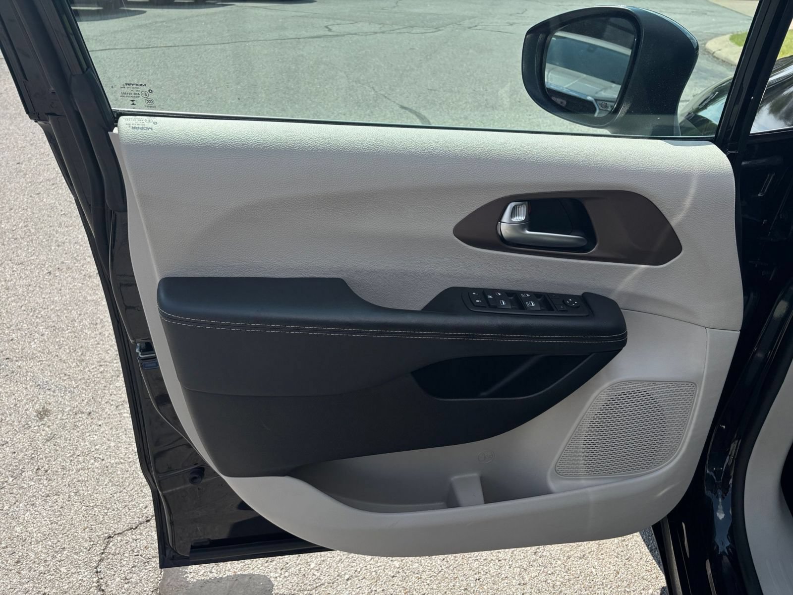 Used 2024 Chrysler Voyager LX FWD image 18