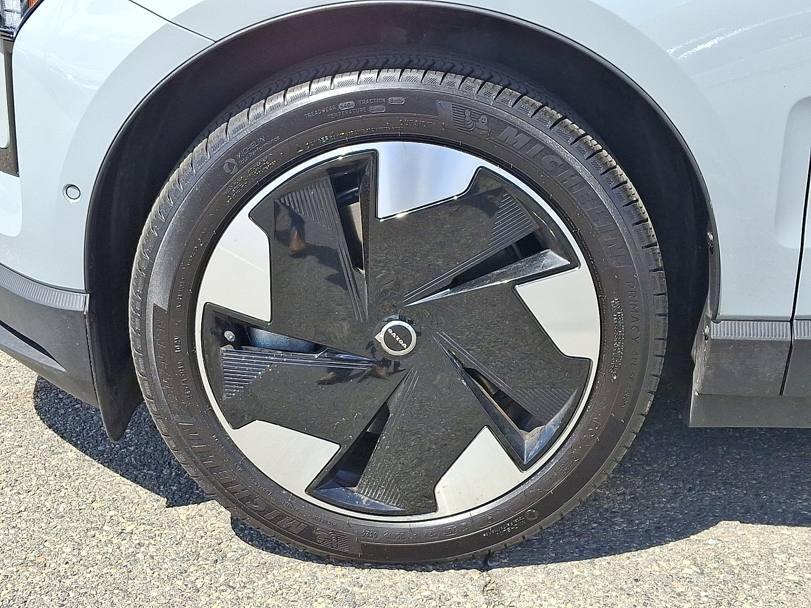 Used 2025 Volvo EX30 Ultra w/ Climate Package image 8