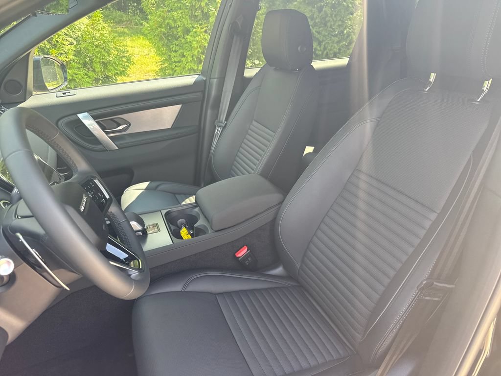 New 2026 Land Rover Discovery Sport Landmark AWD/4WD image 10