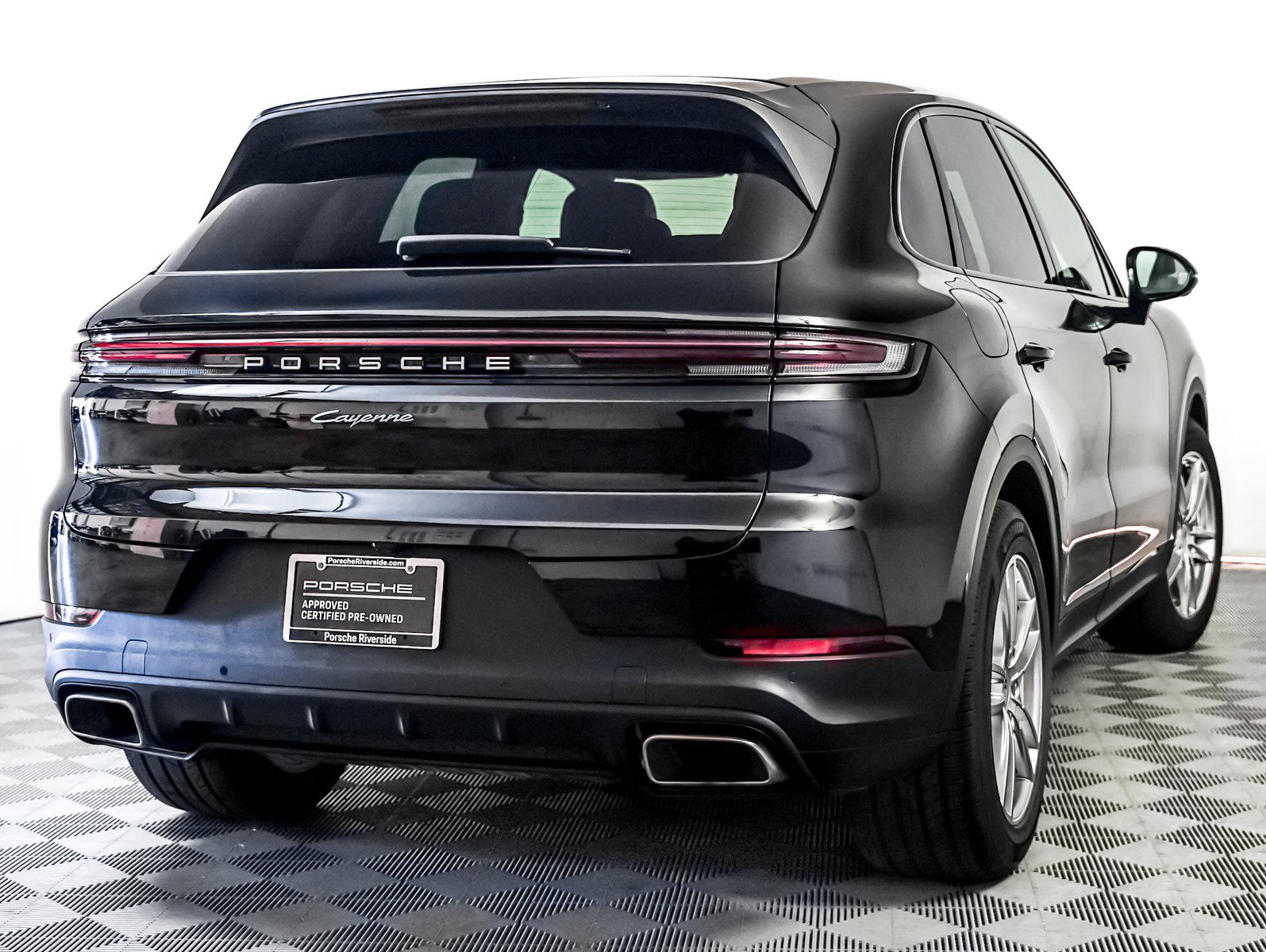 Used 2025 Porsche Cayenne image 10
