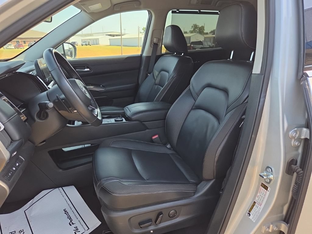 Used 2025 Nissan Pathfinder SL AWD/4WD image 12