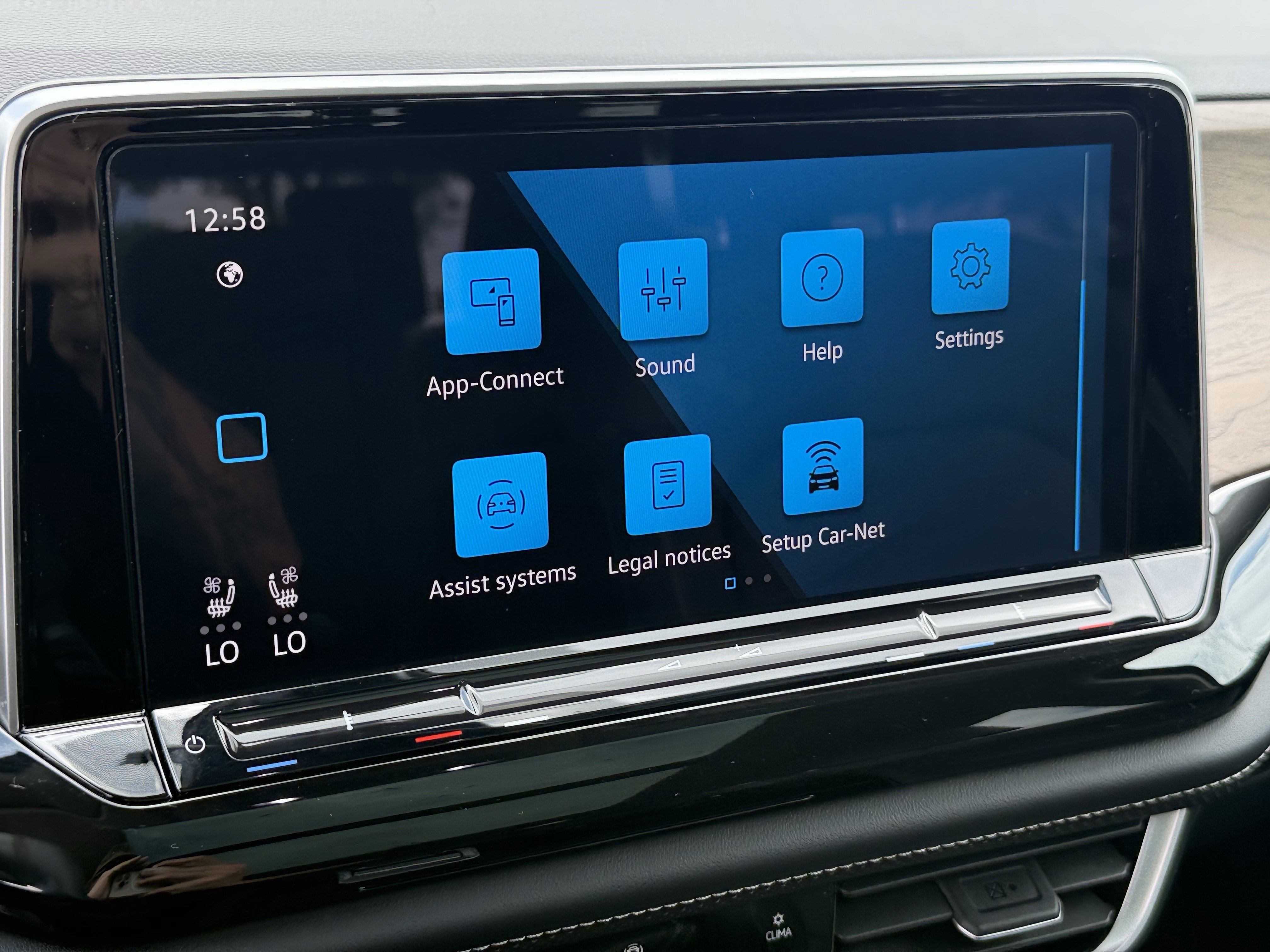 Used 2025 Volkswagen Atlas SE image 20