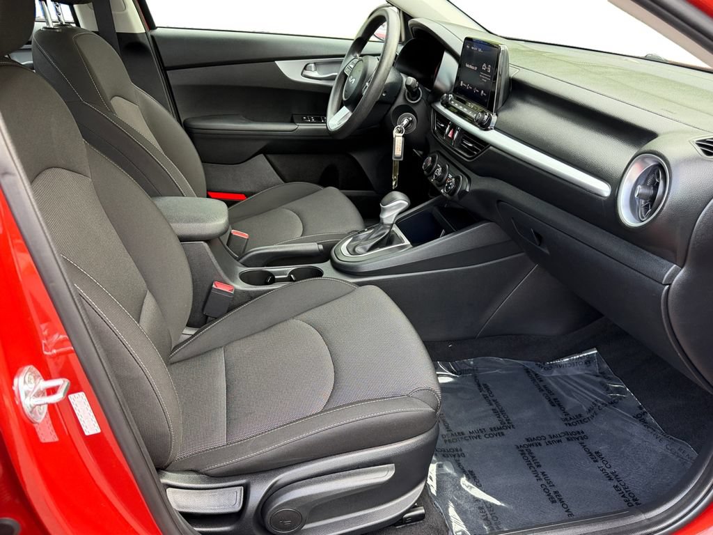 Certified 2022 Kia Forte LXS FWD image 9