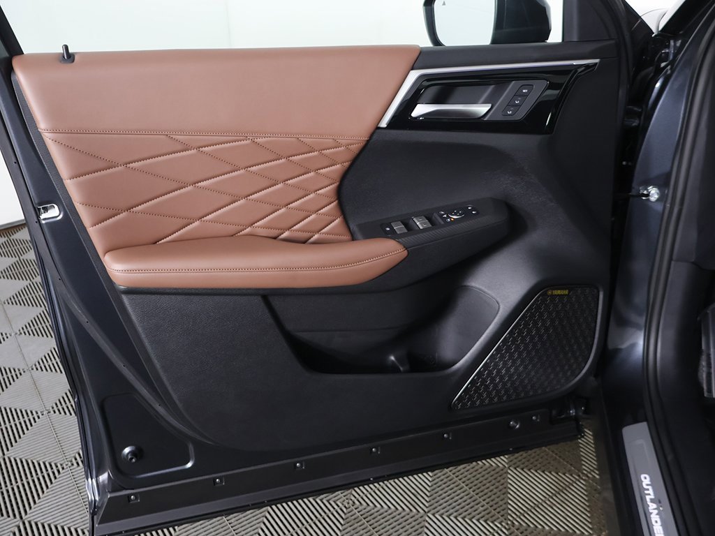 New 2025 Mitsubishi Outlander SEL image 30
